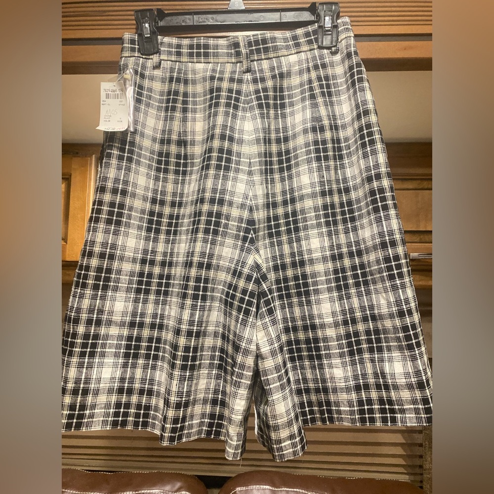 Charter Club Vintage Y2K Black White Plaid High Rise Pleated Shorts Size 6 MWT - Picture 3 of 7